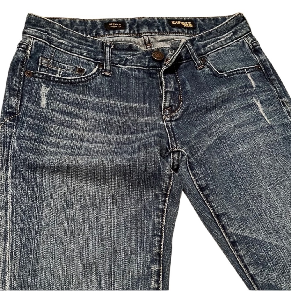 Express size 2 medium wash blue jeans straight leg embellished back pockets